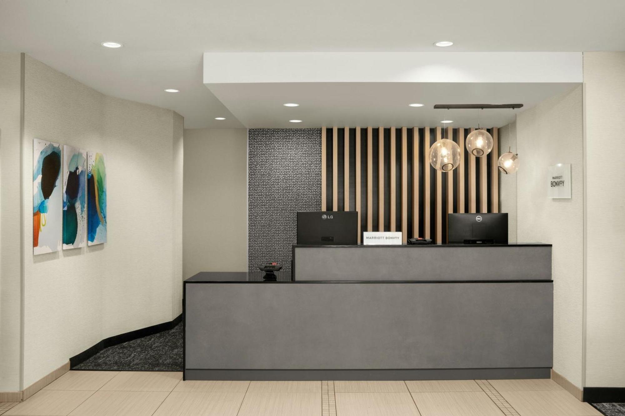 Towneplace Suites By Marriott San Diego Carlsbad / Vista Exterior photo